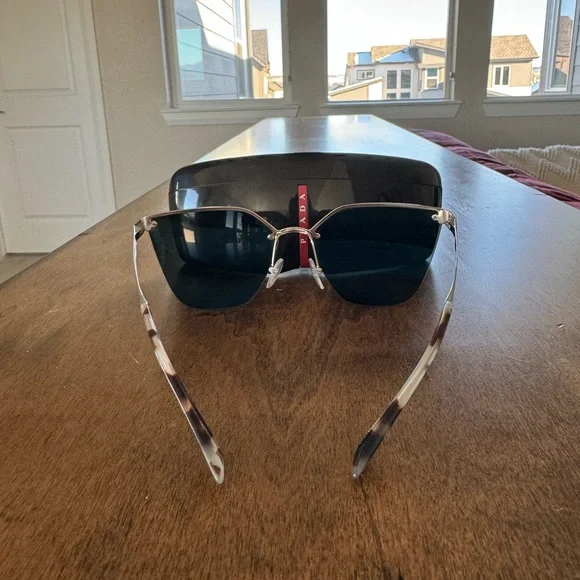 Prada PR 68TS Catwalk polarized sunglasses | New with case - Picture 6 of 7